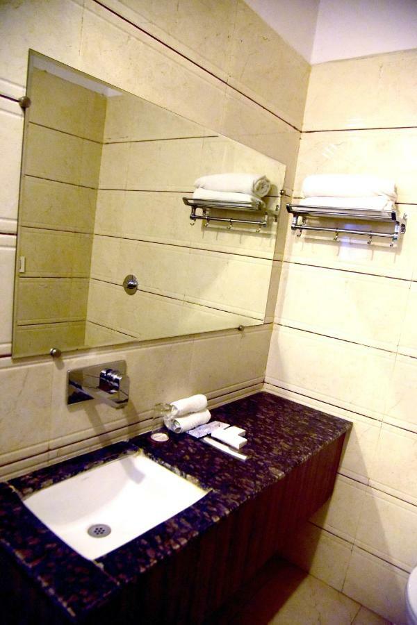 Hotel D S Inn Amritsar Exterior foto